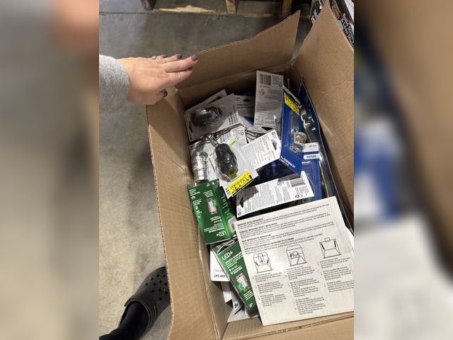 Lot 96-178694 - Mixed box of miscellaneous items