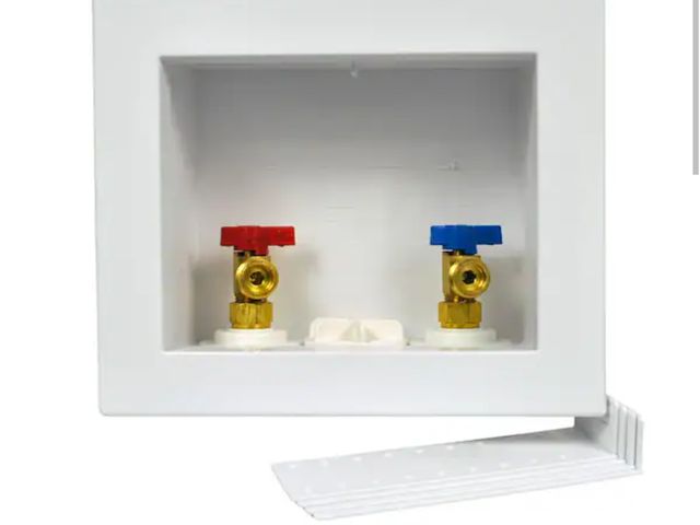 Lot 96-190226 - Oatey Quadtro 1/2 in. x 1/2 in. PEX Compatible Washing Machine Outlet Box with 1/4 Turn Valves New