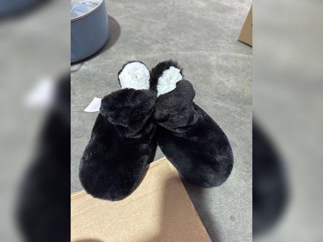 Lot 96-165559 - Auden Faux-Fur Booties Size Small 5/7
New