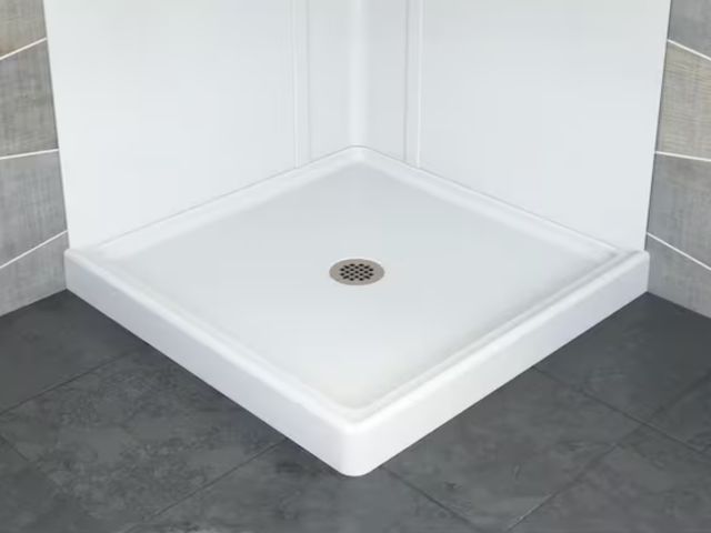 Lot 96-171686 - Foundations 32 in. L x 32 in. W Corner Shower Pan Base with Center Drain in White
New 
MSRP $179.00