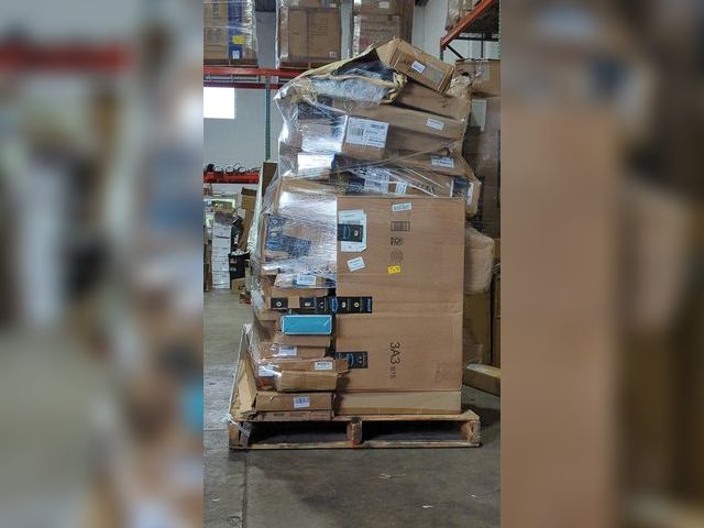 Lot 96-211599 - Pallet of Miscellaneous Car Parts, Mostly New. Palletized items have a strict 5-day pickup.
