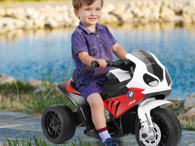 Lot 96-197416 - 6V Kids 3 Wheels Riding BMW Licensed Electric Motorcycle New MSRP $186