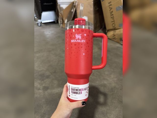 Lot 96-165836 - Stanley Quencher H2.0 FlowState Tumbler, Ruby Hearts edition. 

New