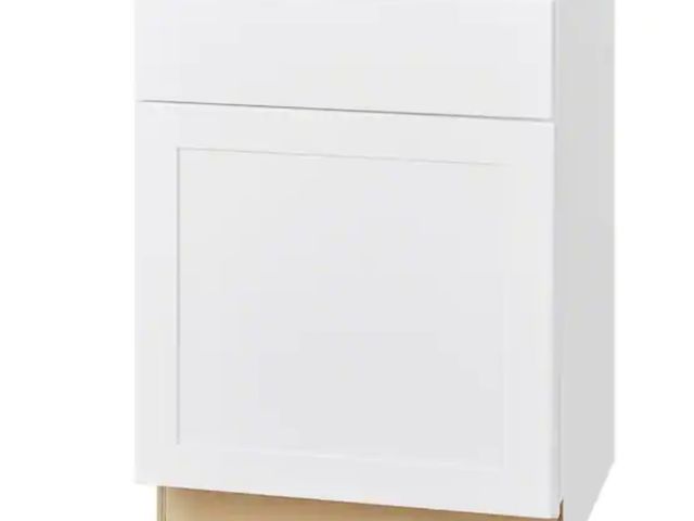 Lot 96-161471 - Hampton Bay
Avondale 24 in. W x 24 in. D x 34.5 in. H Ready to Assemble Plywood Shaker Base Kitchen ...