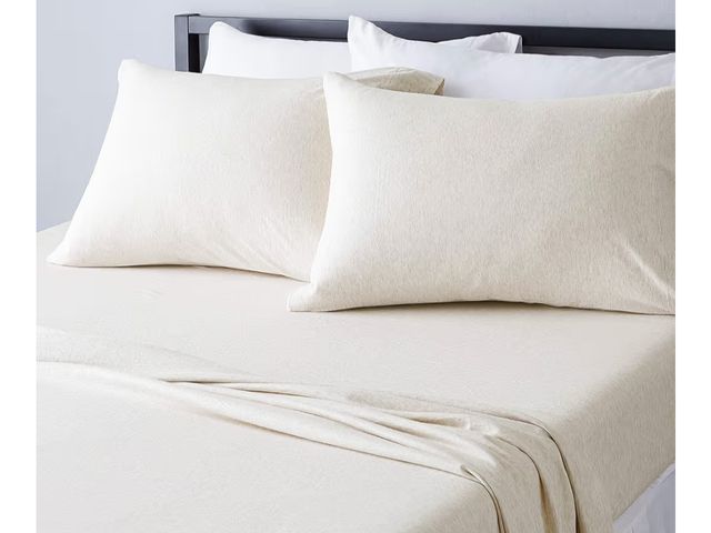 Lot 96-180430 - Amazon Basics 4 Piece Full Bed Sheets Set, 100% Cotton Jersey, Includes Super Soft, Flat and Fitted ...