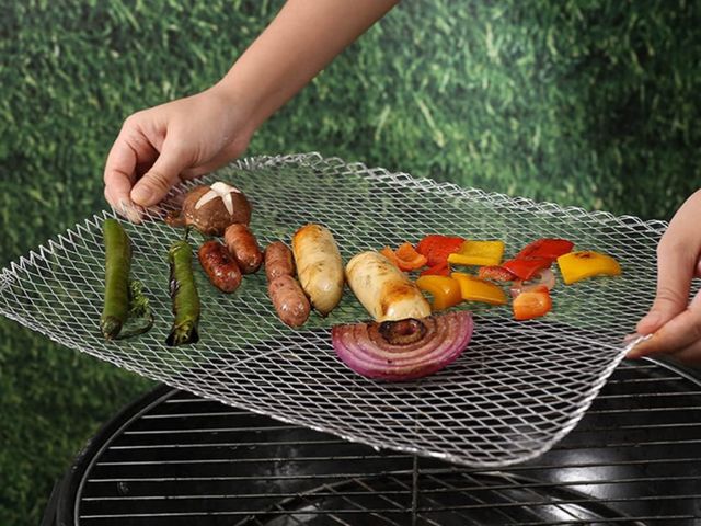 Lot 96-164102 - 20pcs Grill Topper Rectangular Grill BBQ Disposable Grill Toppers Aluminum BBQ Mesh Grill Mat Grill ...