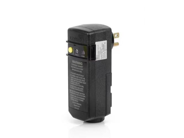 Lot 96-164569 - Leviton 15 Amp 120-Volt AC Self-Test Right Angle Plug-In GFCI Automatic Reset GSRA1-THD

New