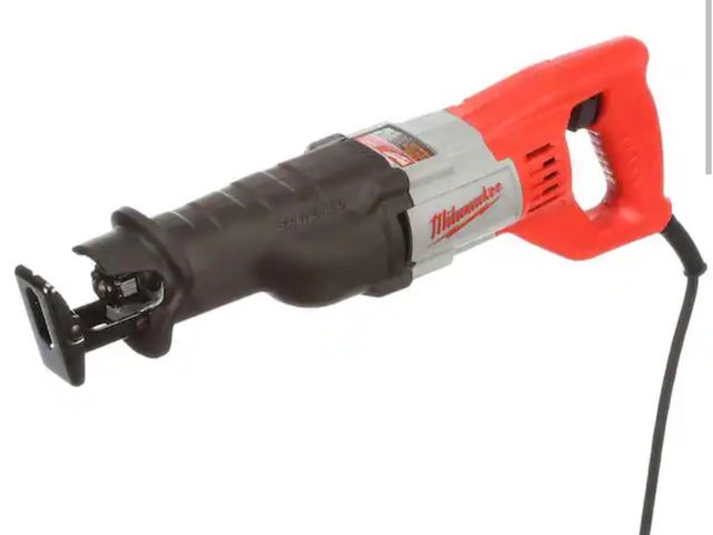 Lot 96-192390 - Milwaukee 12 Amp 3/4 in. Stroke SAWZALL Reciprocating Saw with Hard Case Used, untested