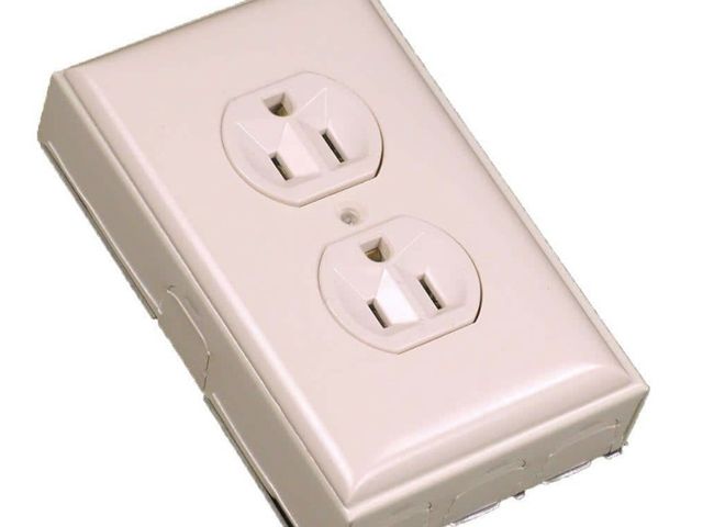 Lot 96-214177 - Legrand
Wiremold 500 Series Metal
Surface Raceway Duplex
Receptacle Kit, Ivory
New