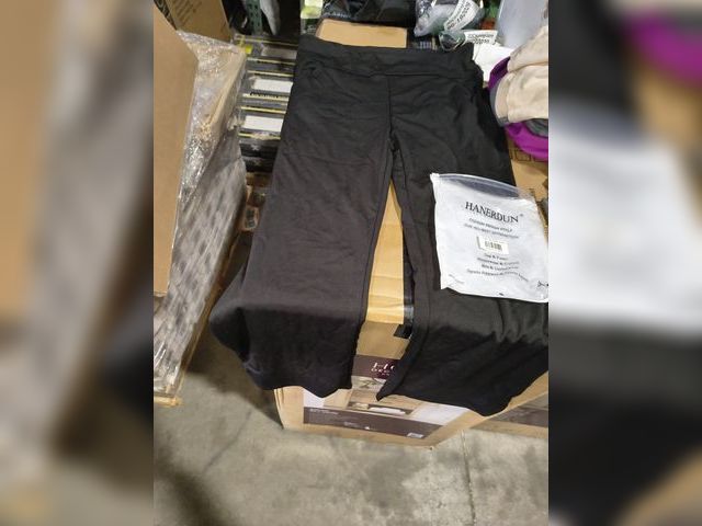 Lot 96-192031 - Hanetdun Woman's Black Dress Pants 
Appears Lightly Used 
Size XL