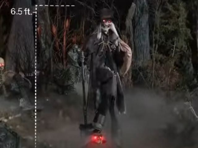 Lot 96-183320 - 6.5 foot animated LED grave robber
$249 New