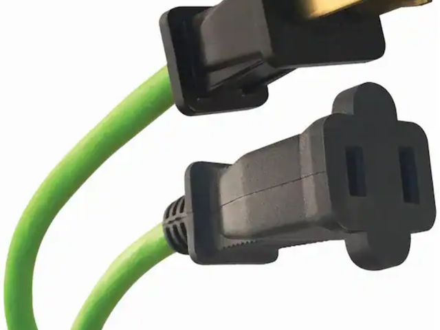 Lot 96-232506 - HDX 100 ft. 16/2 Light Duty Indoor/Outdoor Extension Cord, Green New
