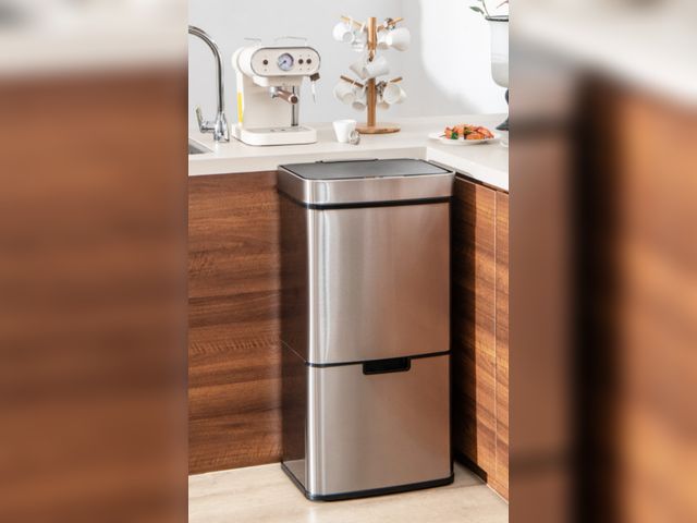 Lot 96-225817 - 19-Gallon (72-liter) Touchless Stainless s
Steel Trash Can
New 
Msrp $170.99
