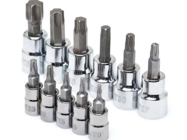 Lot 96-173494 - Husky 1/4 and 3/8 in. Drive Torx Bit Socket Set (11-Piece)

New