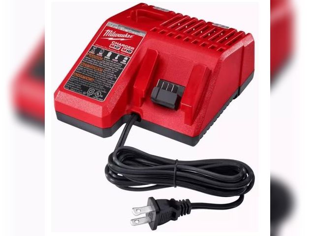 Lot 96-192428 - Milwaukee 48-59-1812 M12 M18 18V 12V Dual Voltage Battery Charger New