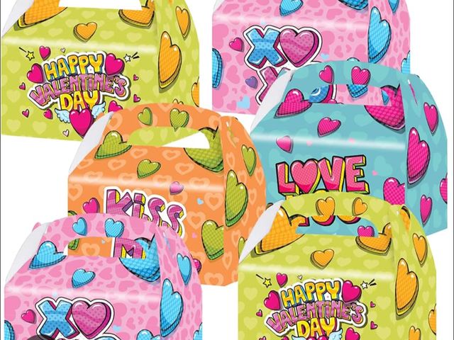 Lot 96-193468 - Valentines Day Treat Boxes, Set of 36 Cardboard Candy Boxes with Carry Handles New