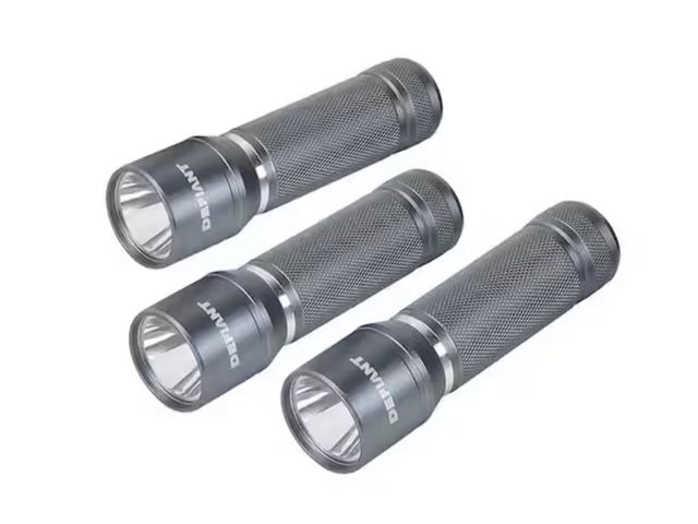 Lot 96-212135 - Defiant
300 Lumens Aluminum Flashlight (3-Pack)
New