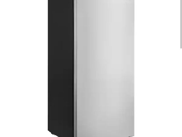 Lot 96-165135 - Vissani
7.1 cu. ft. Manual Defrost Convertible Upright Freezer in Stainless Steel Look New with thre...