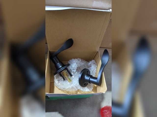 Lot 96-214213 - Black Non Locking Door Handle New