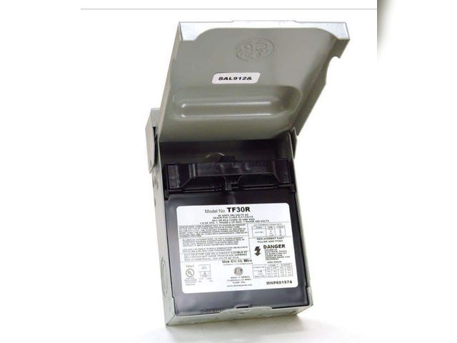 Lot 96-174603 - GE 30-Amp 120/240-Volt Fused
AC Disconnect New