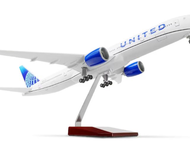 Lot 96-187741 - 1/150 Boeing 777-300ER United 18.5 inchs Large Model Diecast Airplane Model Kits with Stand Airlines...