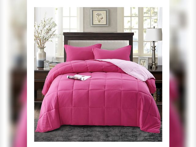 Lot 96-172558 - Hig Pink Reversible Queen/Full Comforter Used Untested
