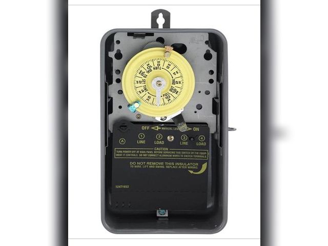 Lot 96-221975 - Intermatic T100 Series 40 Amp 24-Hour
Outdoor Mechanical Timer with Double Pole Single Throw switchi...