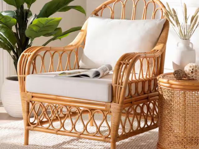 Lot 96-179465 - Reina Light Honey Rattan Arm Chair
New MSRP $245.00