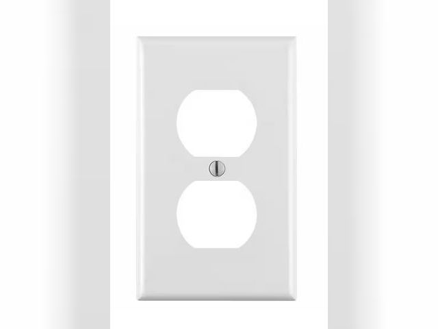 Lot 96-163191 - Leviton
1-Gang White Duplex Outlet/Receptacle Plastic Standard Wall Plate (10-Pack) 88003-WMP

New
