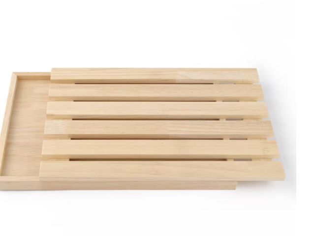 Lot 96-157274 - Bread Cutting Board - Bullseye's Playground™

New