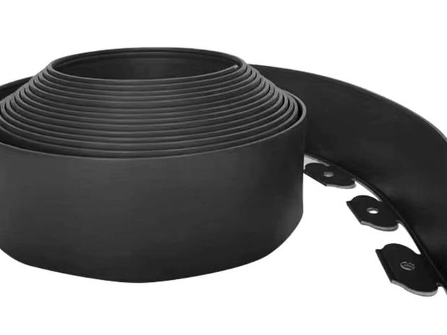 Lot 96-170369 - Landscape Edging,Garden Edging Borders Flexible Lawn Edging Kit Used