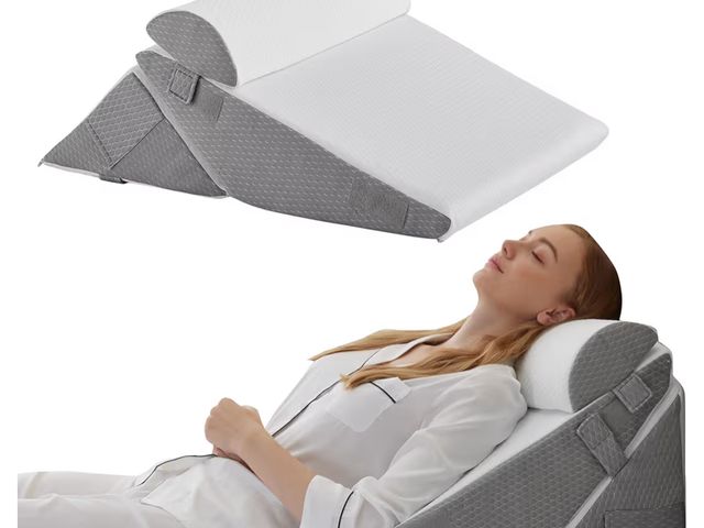 Lot 96-186632 - Bedluxe Wedge Pillow Headboard, 3PCS Orthopedic Bed Wedge Pillows Set for After Surgery, Adjustable ...