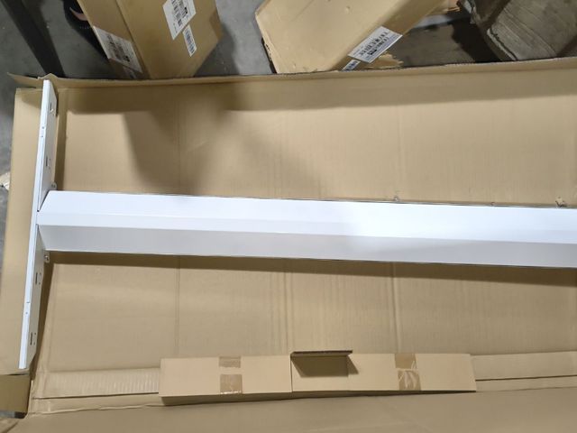 Lot 96-211434 - LED Linear High Bay Model hl438 G1 4K 320w 4000k
New