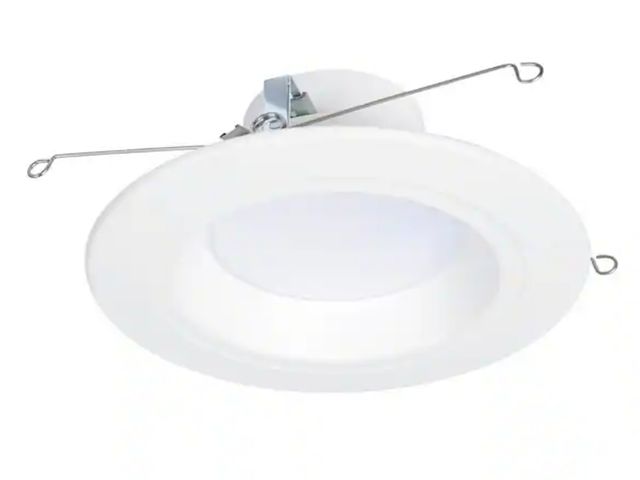 Lot 96-163313 - HALO
RL56 Series 5/6 in. Recessed LED retrofit module Selectable CCT and Lumens, Integrated LED Matt...
