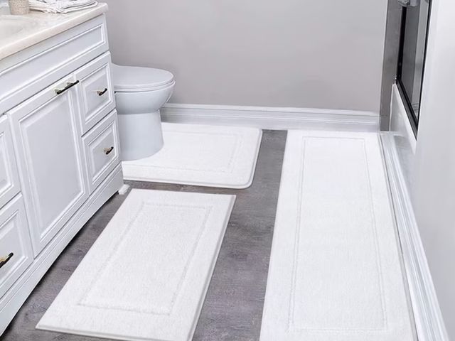 Lot 96-230501 - Findosom 3pcs Bathroom Rugs Set with U-Shaped Mat, Non Slip, Quick Drying, Ultra Soft and Water Abso...