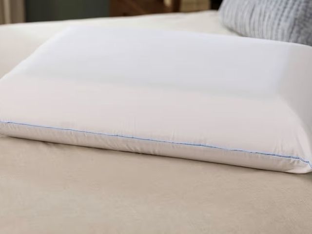 Lot 96-181566 - Tempur-Pedic TEMPUR-Cloud Dual Cooling Pillow, Queen, White MSRP $149

New