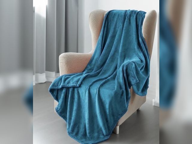Lot 96-197952 - Large teal fleece blanket, appears unused or lightly used