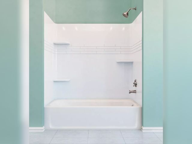 Lot 96-222110 - TOPAZ™ 32" x 60" Fiberglass Bathtub - Right Drain - White
New 
Msrp $374.99