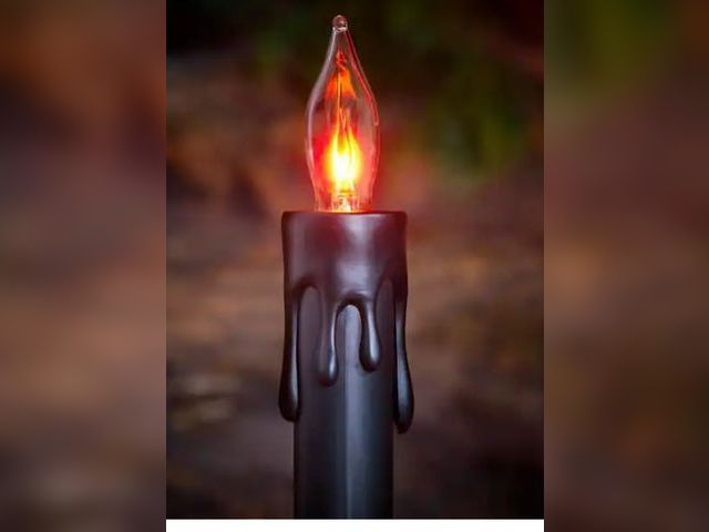 Lot 96-179852 - Home Accents Holiday 4-Pack
Flickering Candle Pathway Markers New