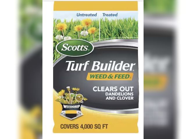 Lot 96-212058 - Scotts
Turf Builder 11.32 lbs. 4,000 sq. ft. Weed and Feed5, Weed Killer Plus Lawn Fertilizer
New