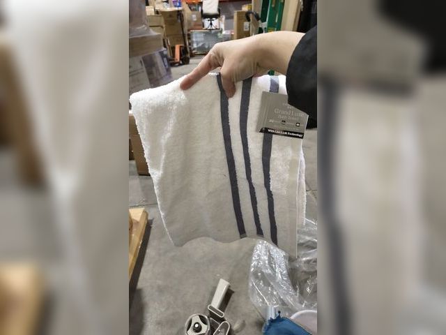 Lot 96-201623 - Comfort Bay Grand Luxe Bath Towel
New