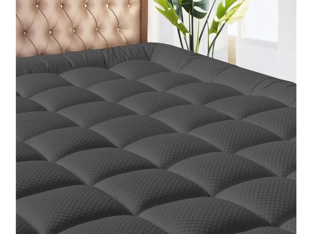 Lot 96-171168 - Black Mattress Pad Topper 11lbs Filling  Lightly used Slightly different from stock image