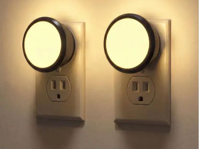 Lot 96-232511 - AURA LED Round Night Light 2PK New
