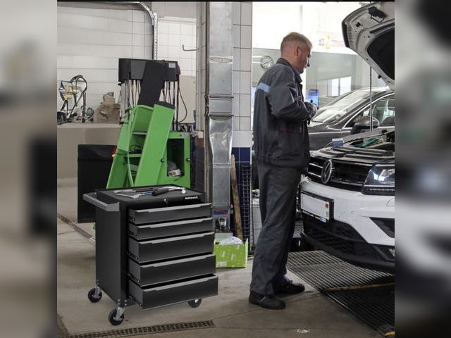 Lot 96-210198 - 5-Drawer Tool Storage Cabinet with Hanging Holes and Central Keyed Locking System MSRP $209.99. Unus...