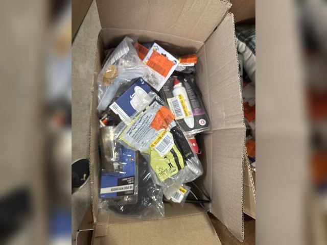 Lot 96-164164 - Mixed Box of Miscellaneous Home Depot Items