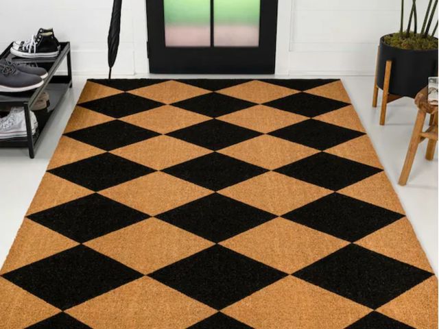 Lot 96-233002 - JONATHAN Y Paige Modern Classic Diamond-Patterned Coir Natural/Black 4 ft. x 6 ft. Indoor/Outdoor Ar...