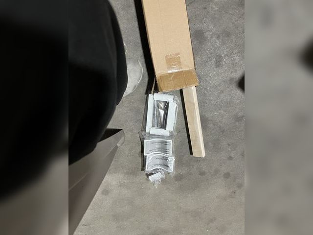 Lot 96-179100 - Safety Innovations No Hole Stairway Baby Gate Mounting Kit - Fits Posts from 2 3/4 inches to 3 1/2 i...