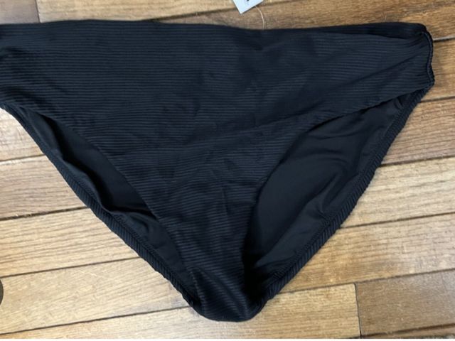Lot 96-192029 - Ribbed Bathing Suit Bottom 
Size XL 
Unused