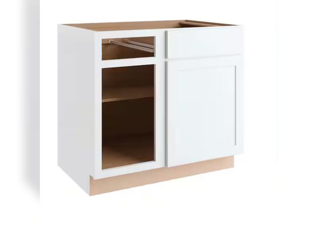 Lot 96-166909 - Hampton Bay
Courtland 36 in. W x 24 in. D x 34.5 in. H Assembled Shaker Base Kitchen Cabinet in Pola...