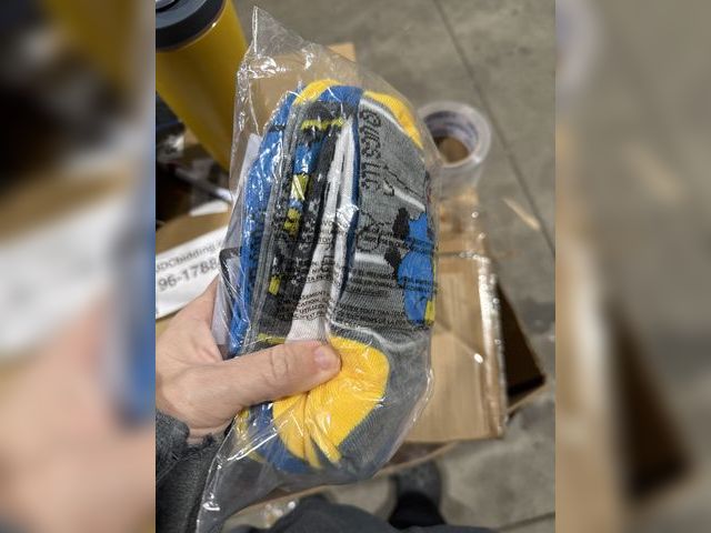 Lot 96-178809 - 6 Pack Minion Socks Childrens 10-4
New